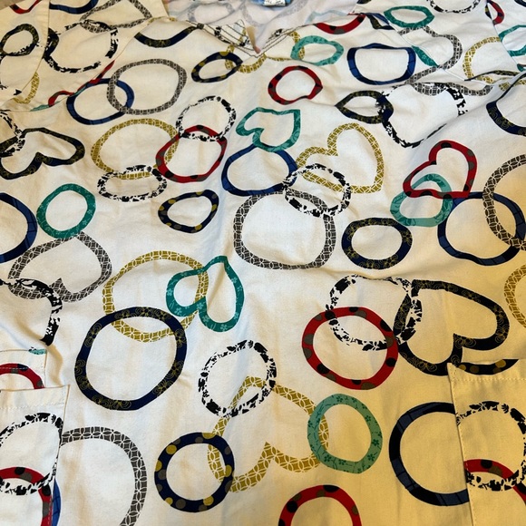 Scrub H.Q. Scrub Top - Picture 2 of 5